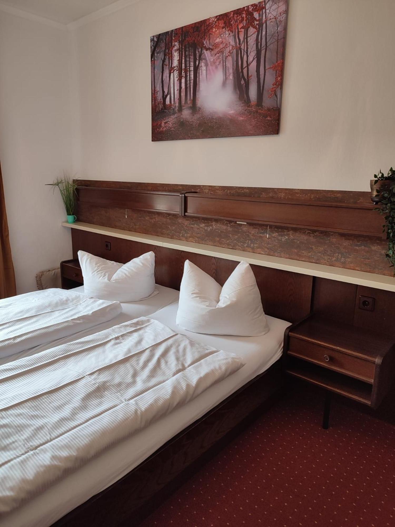 Hotel-Restaurant Burg-Ramstein Kordel Екстер'єр фото